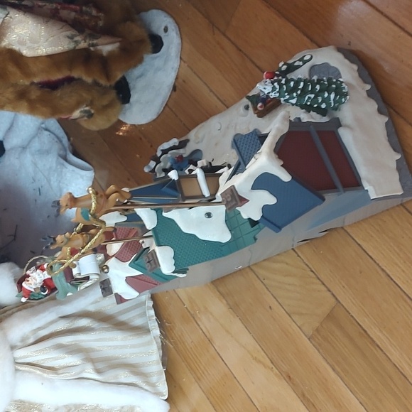 Santa Sleigh Village Decor - Picture 5 of 8